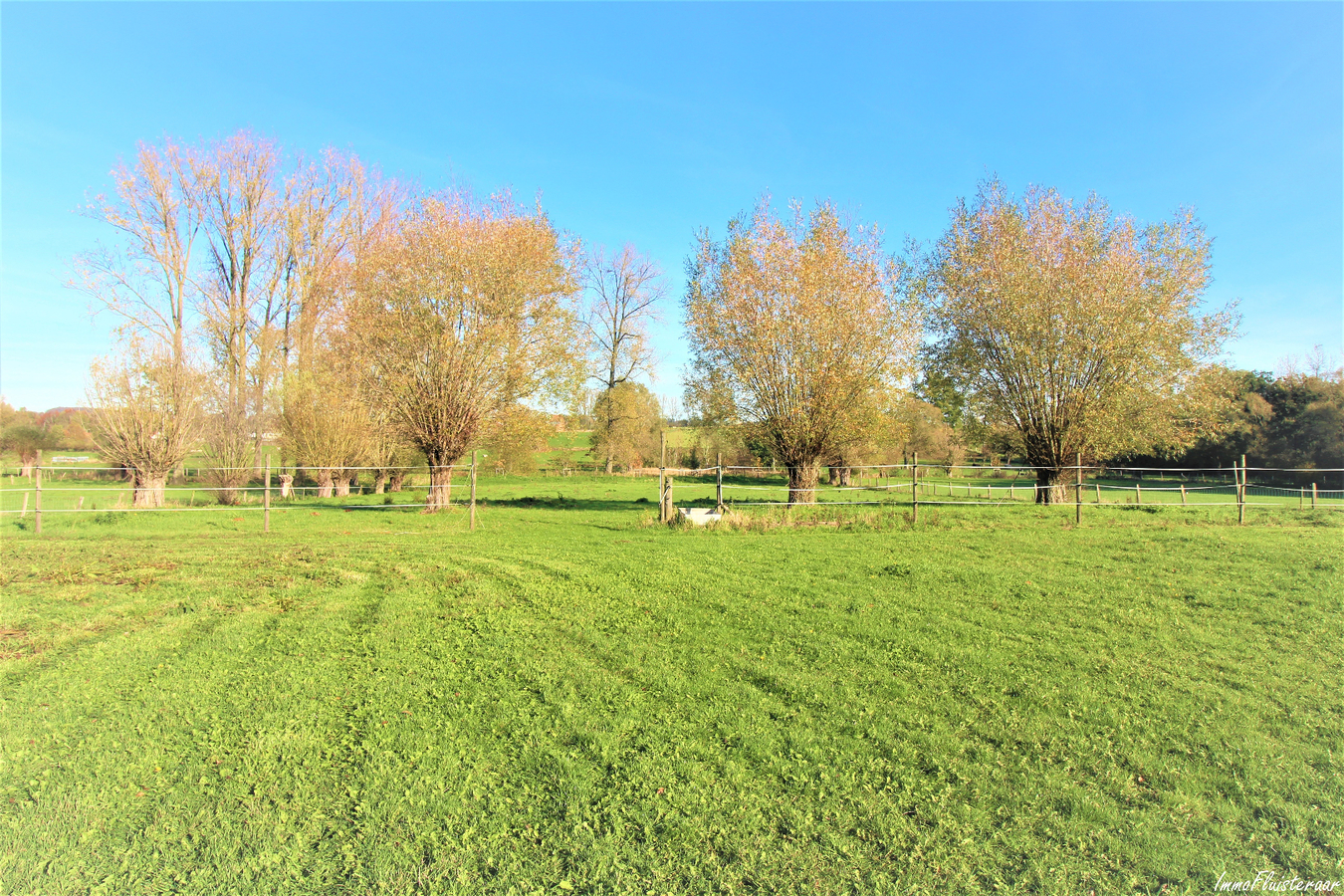 EN OPTION - Maison avec annexes et pr&#233;s sur environ 1ha &#224; Tollembeek/Galmaarden (Brabant Flamand) 