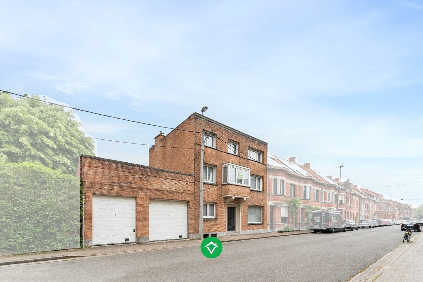 Ruime woning met 7 slaapkamers en loods (320m&#178;) in centrum Roeselare 