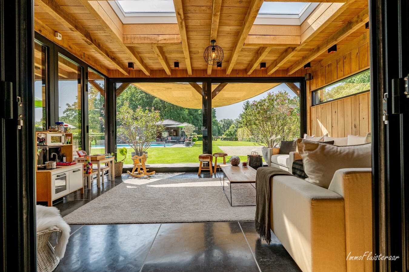 Villa met zwembad op ca. 2.155 m2 te Nijlen (Mogelijkheid tot aankoop aanpalende weide van ca. 5.251 m2, ideaal voor het houden van dieren) 