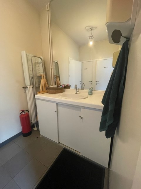 Polyvalente ruimte/ opslagruimte te huur in Geel! 