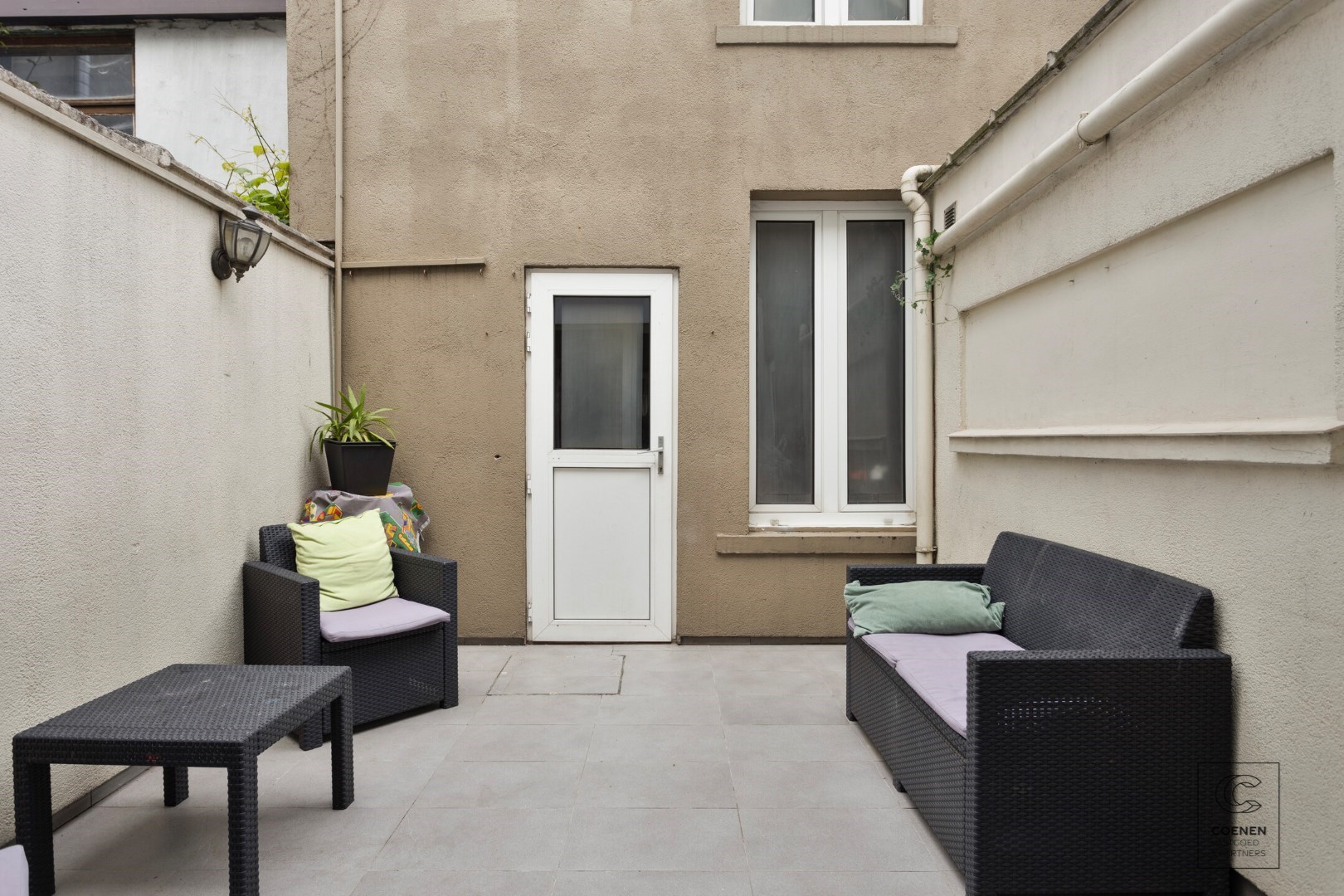 Ruime woning met 5 slpk&#39;s en een bew opp van 155 m&#178; op zeer centrale ligging te Merksem 