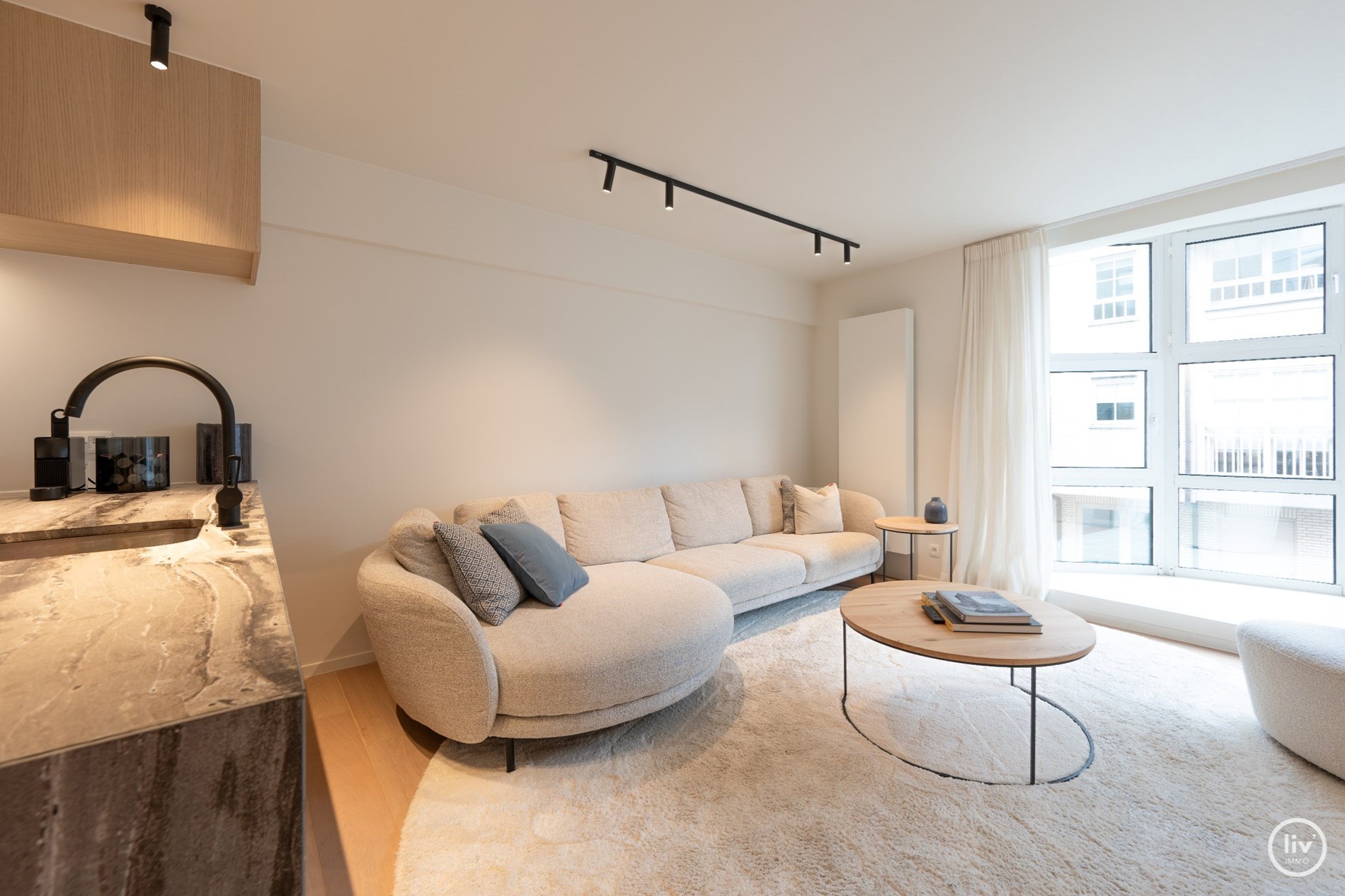 Prachtig gerenoveerd 3 slaapkamerappartement centraal gelegen vlakbij de Lippenslaan te Knokke. 