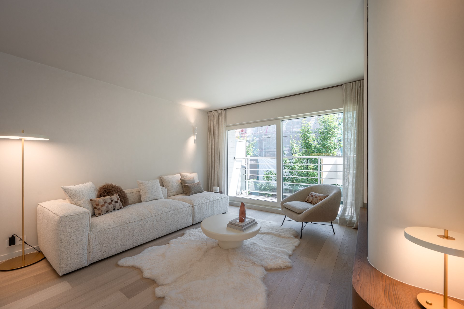 Magnifique appartement d&#39;angle r&#233;nov&#233; situ&#233; au premier &#233;tage dans le Cottagepad &#224; Knokke-Het Zoute. 