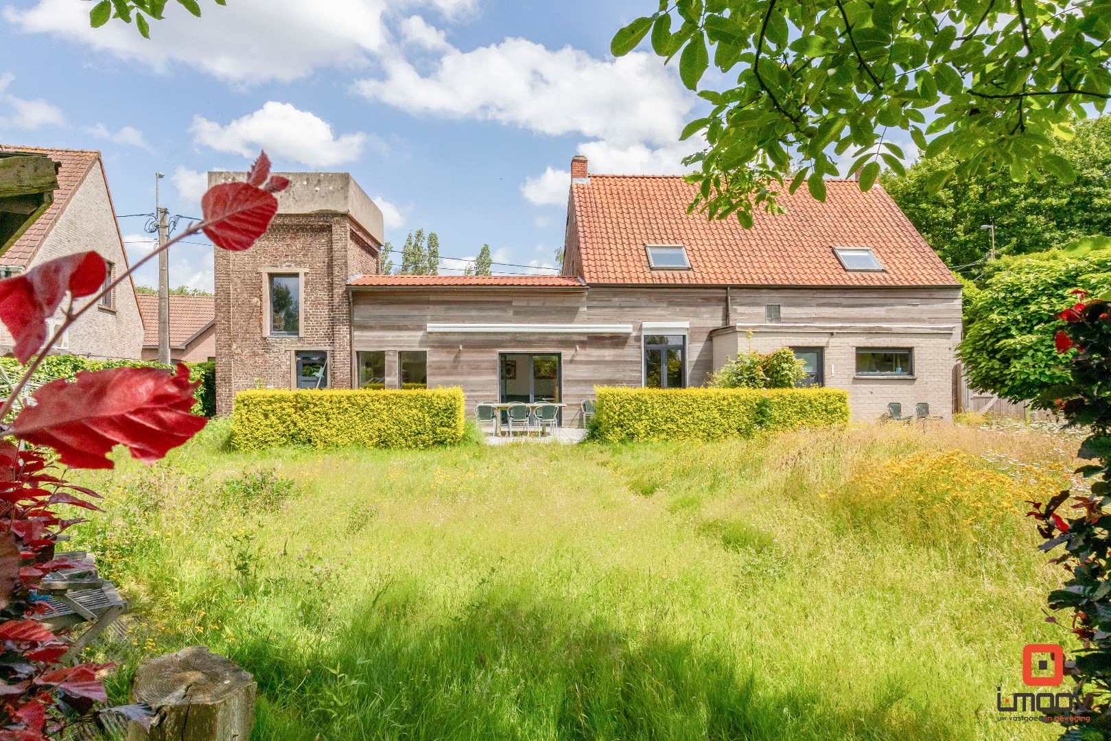 Ruime, landelijk gelegen, op te frissen woning met authentiek karakter en talloze mogelijkheden 