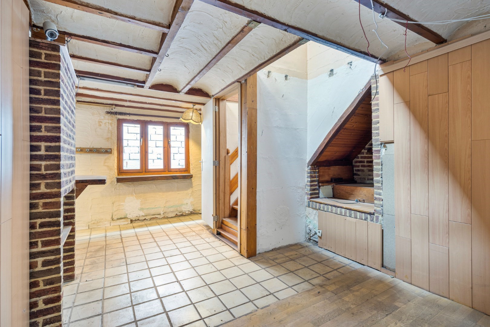 Halfopen hoekwoning met garage en dakterras op toplocatie in Kessel-Lo – renovatieproject met veel potentieel 