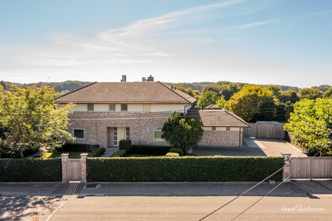 Luxurious villa with swimming pool on a spacious plot of approximately 92 acres in Opitter (Bree). 