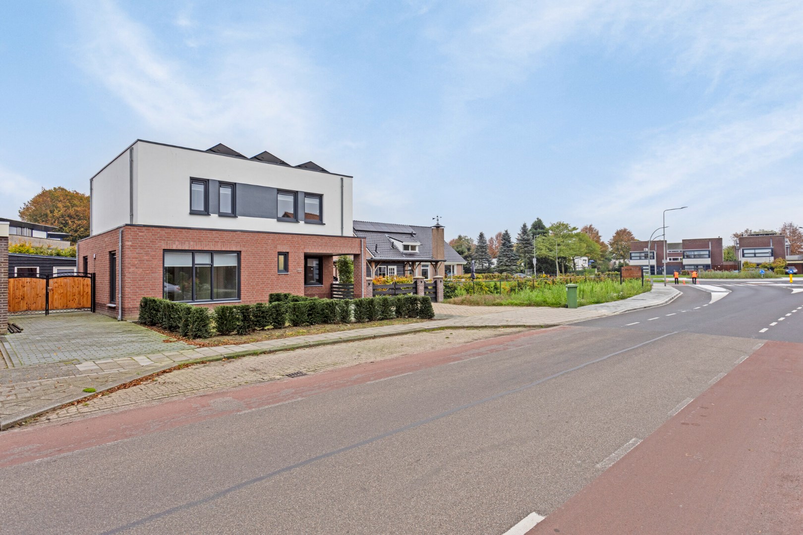 Moderne levensloopbestendige vrijstaande woning met vier slaapkamers, twee badkamers en riante tuin op een ruim perceel van 643 m2 