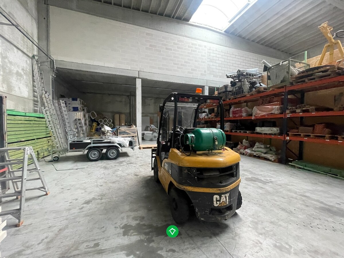 Loods/opslagplaats van 250 m&#178; te Moorslede 