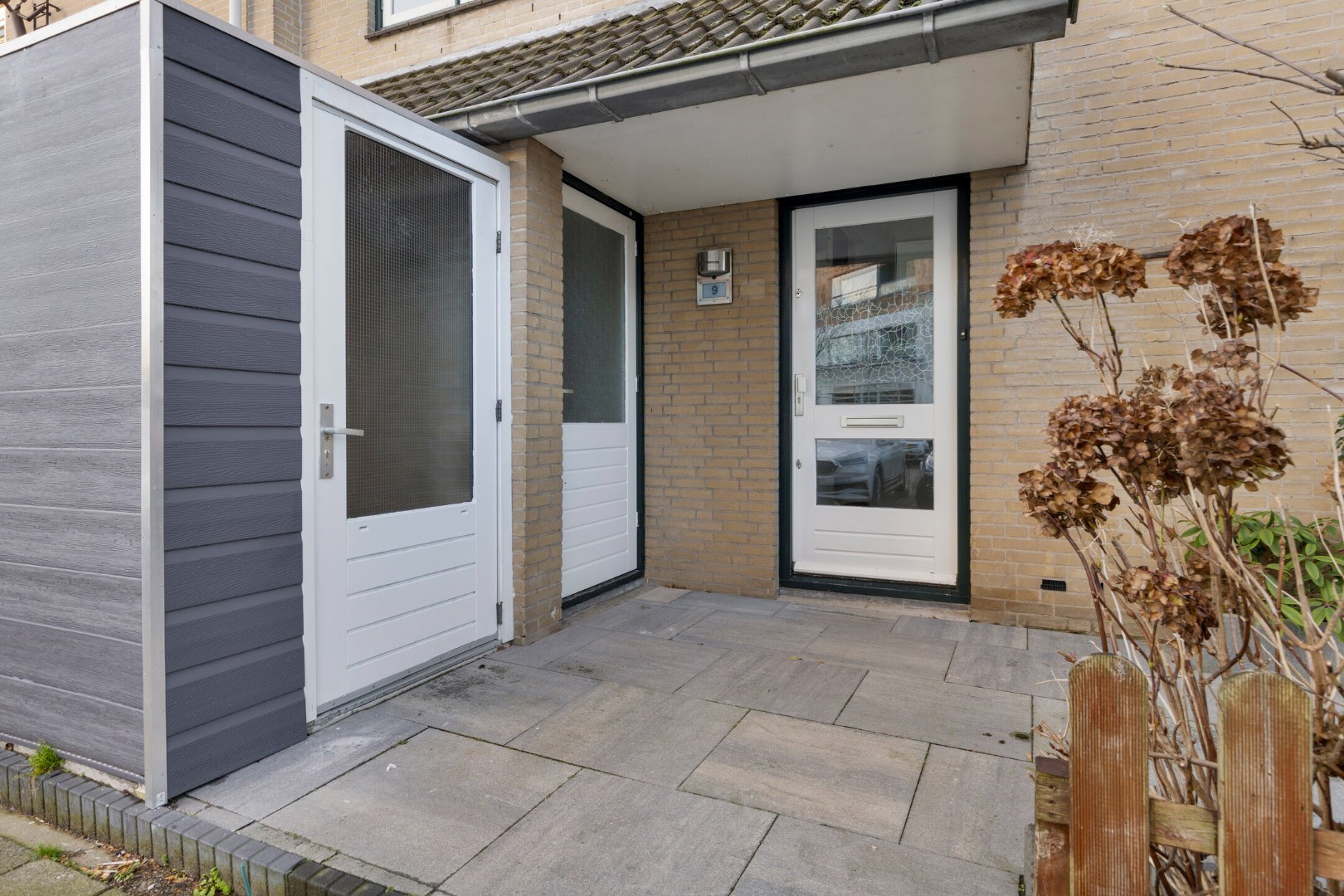Royale hoek-eengezinswoning met 155 m&#178; wooncomfort en 5 kamers, riante tuin en dakterras. 