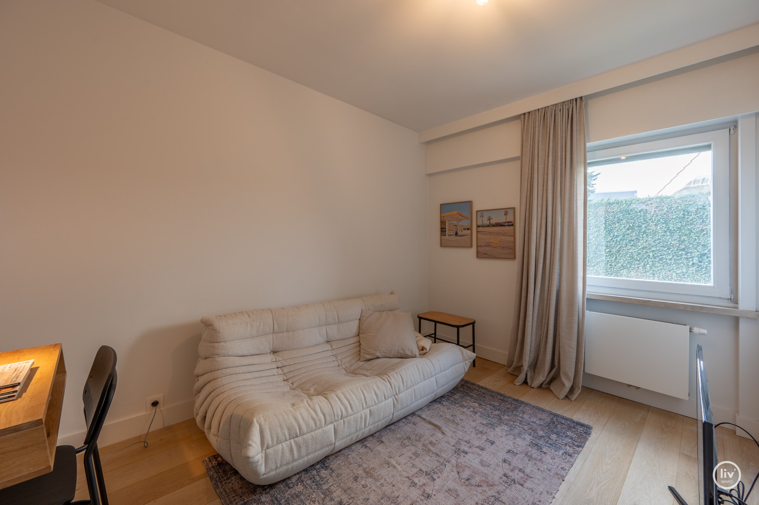 Appartement de plain-pied r&#233;nov&#233; et confortable avec un beau jardin, situ&#233; au centre de l&#39;avenue du Centenaire &#224; Knokke. 