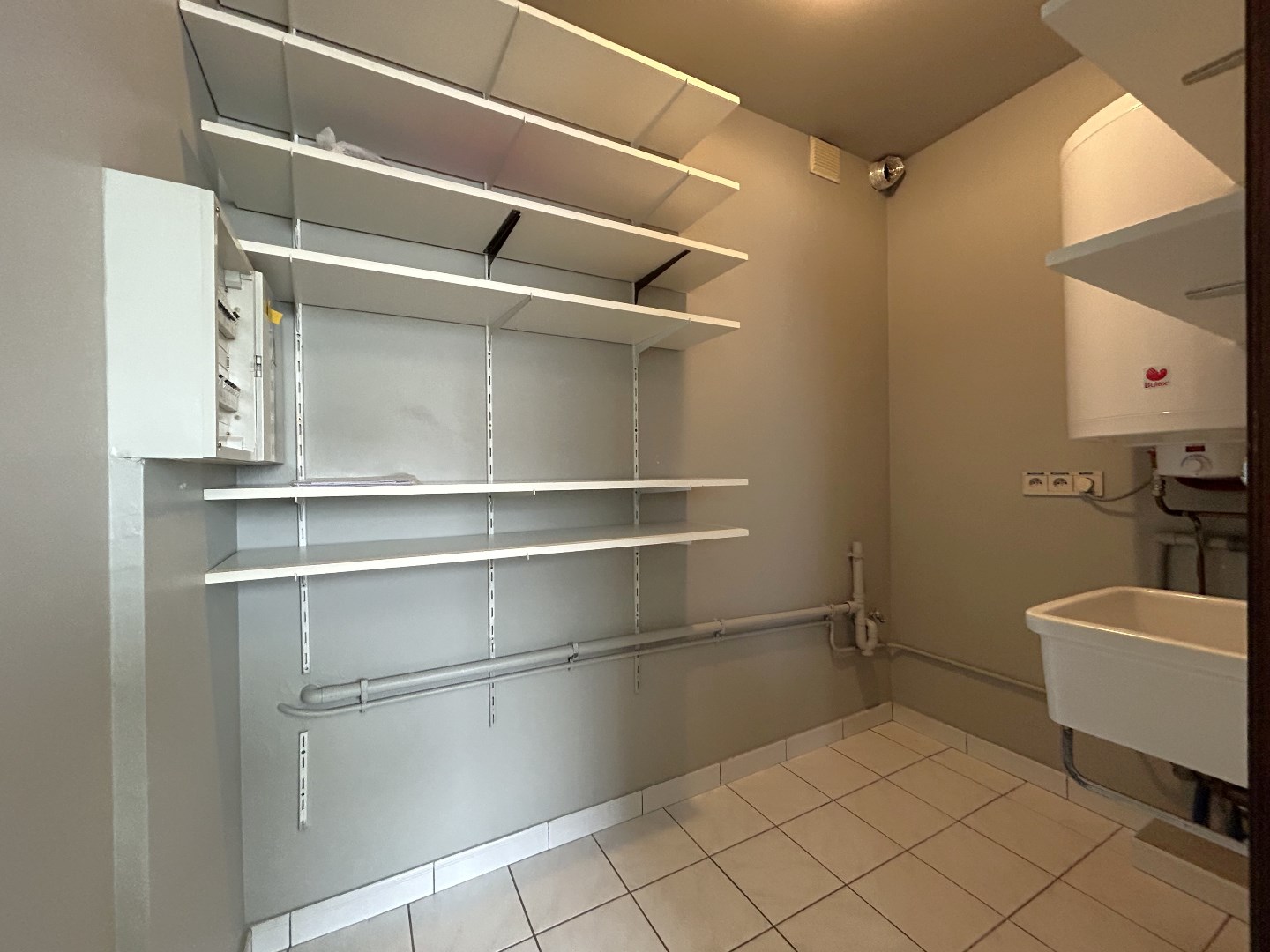 Instapklaar appartement met 2 slpk. in centrum Geel 
