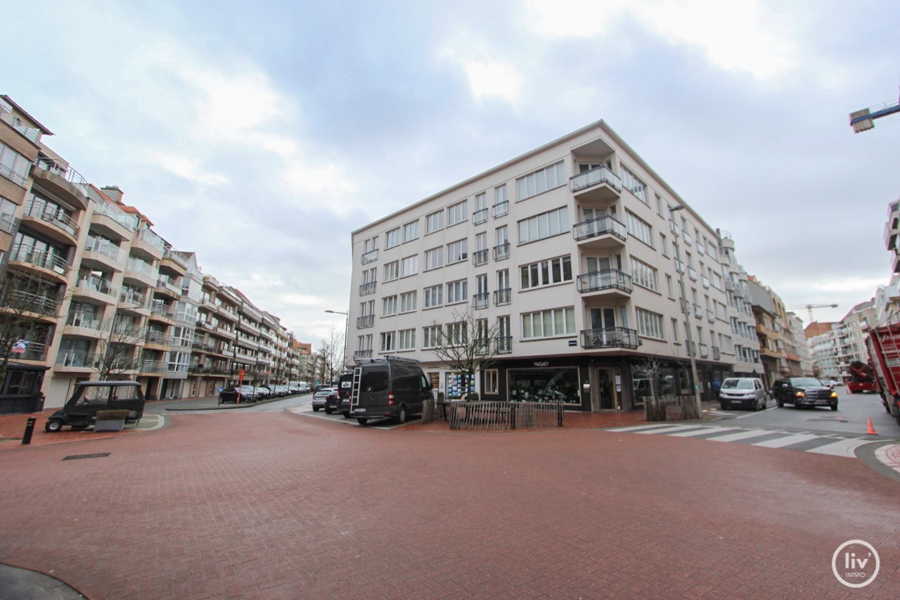 GEMEUBELD - Aangenaam appartement vlakbij het strand en het bruisende Rubensplein. 