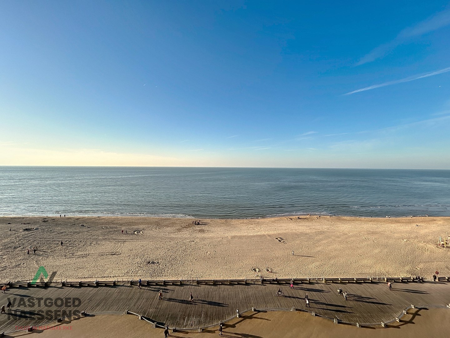 LICHTRIJKE STUDIO MET ZICHT OP ZEE EN TERRAS 