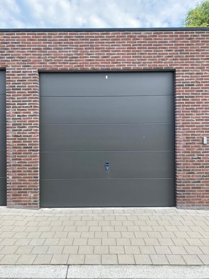 Ruime garage te huur te Roeselare 