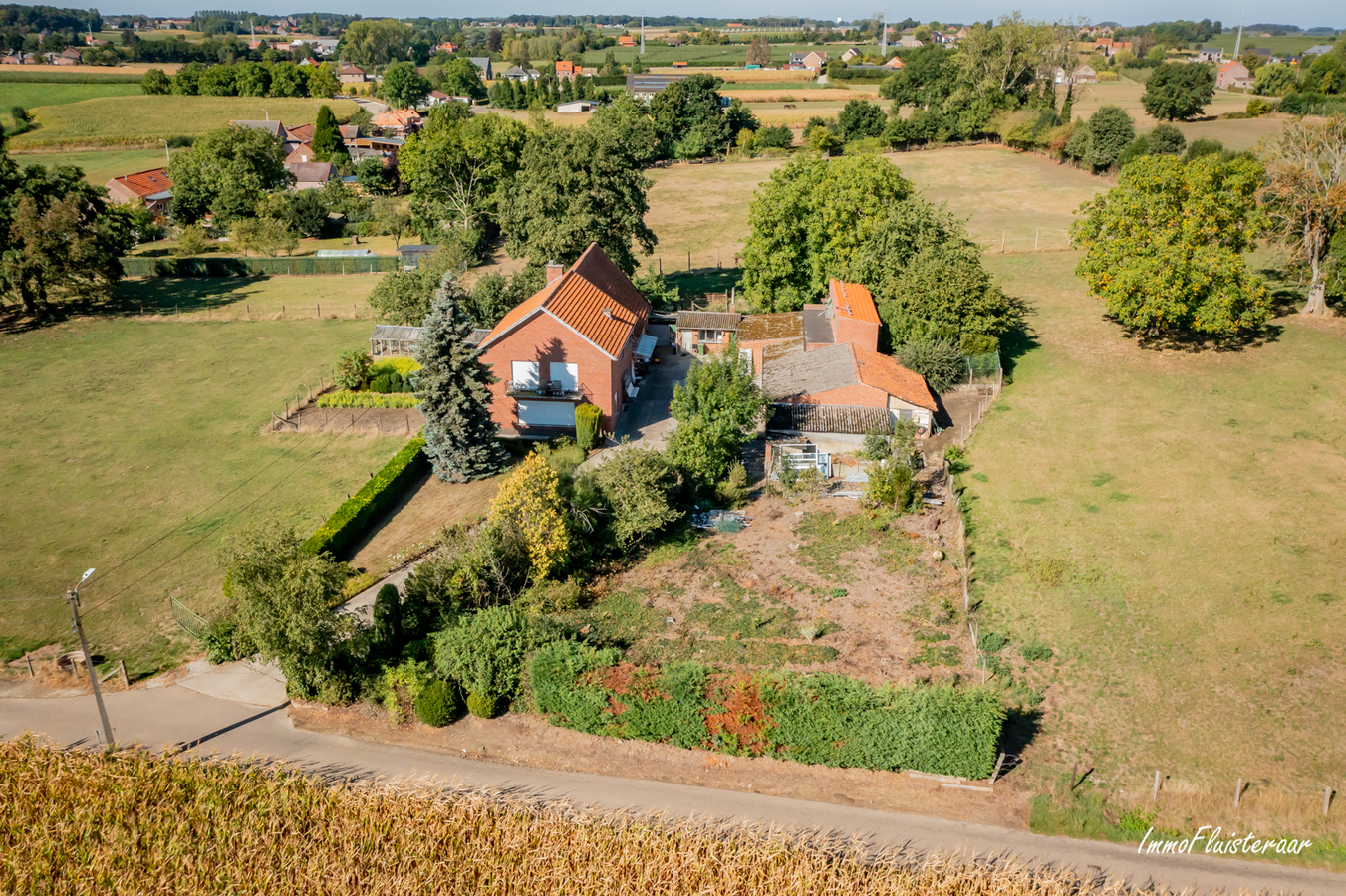 Te renoveren landelijke woning met aanhorigheden en weiland op ca. 1,2ha te Kersbeek-Miskom (Kortenaken; Vlaams-Brabant) 