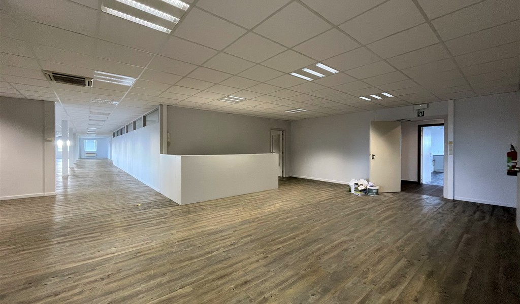 Magazijnen en kantoren te huur in Immogranit Building in Drongen