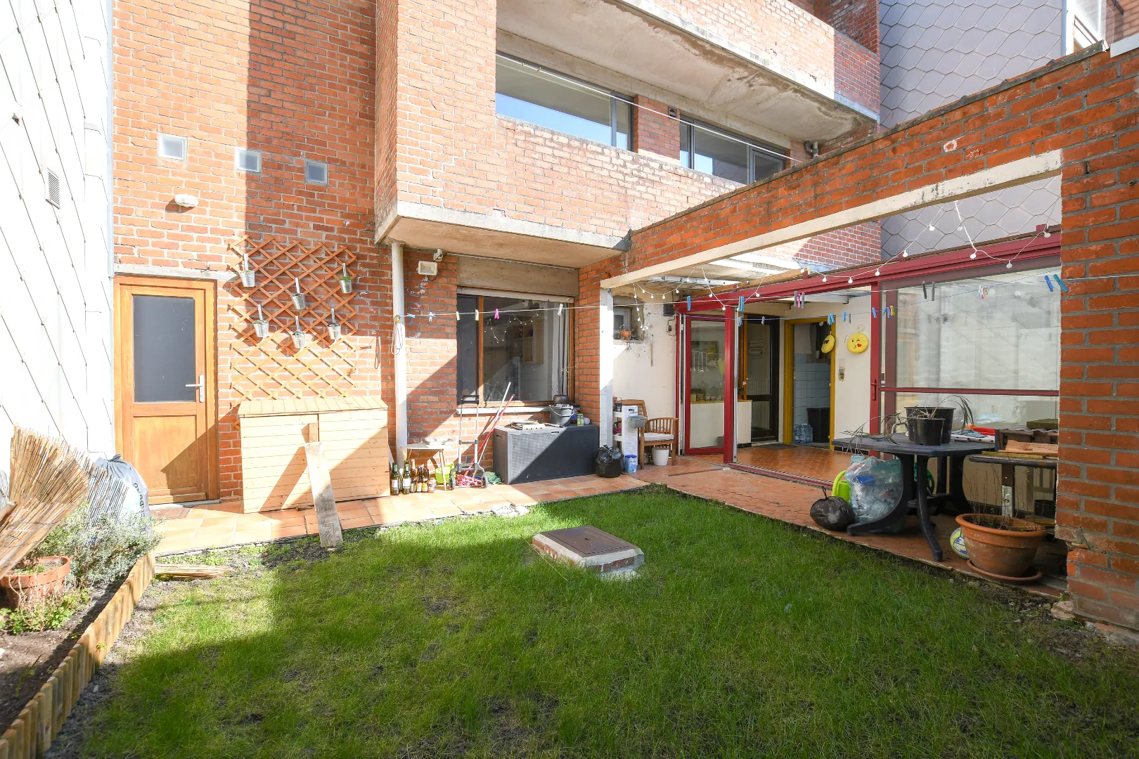 Gelijkvloers appartement met tuin in centrum Oudenburg