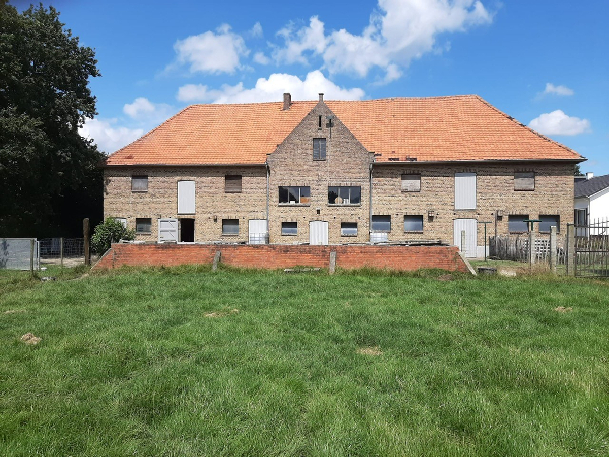 Instapklare woning met groot bijgebouw op ca. 43a te Zoutleeuw (Vlaams-Brabant) 