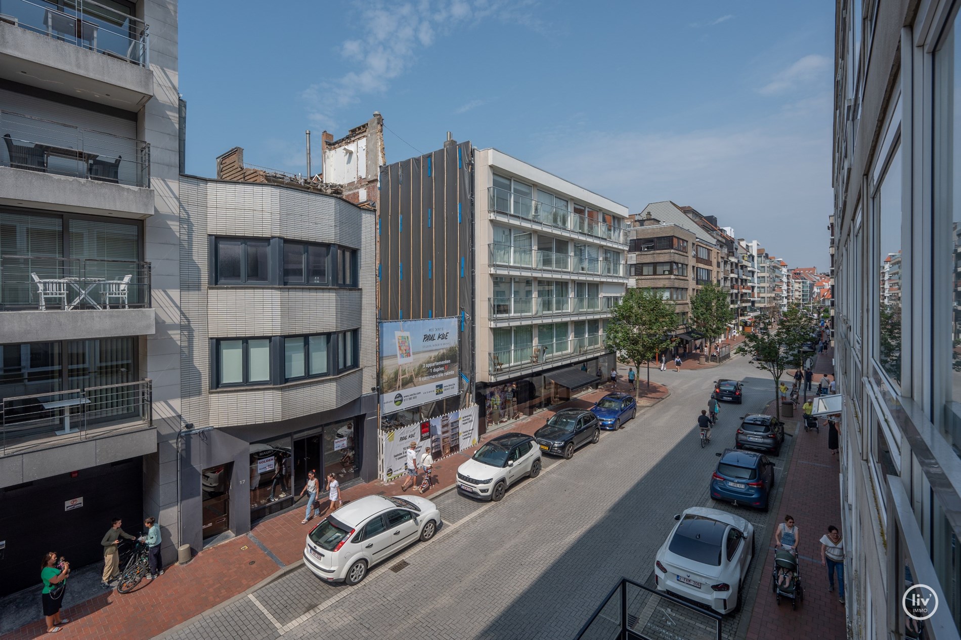 Appartement de 3 chambres r&#233;nov&#233; avec go&#251;t situ&#233; sur la Kustlaan, &#224; proximit&#233; de la place de la Tour de Lumi&#232;re et de la place du Triangle &#224; Knokke. 