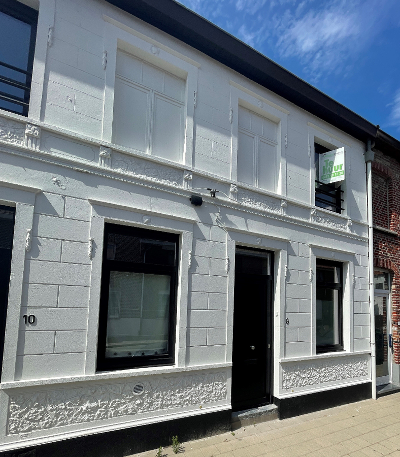 Energiezuinige rijwoning met 2 slaapkamers en koer in centrum Roeselare 