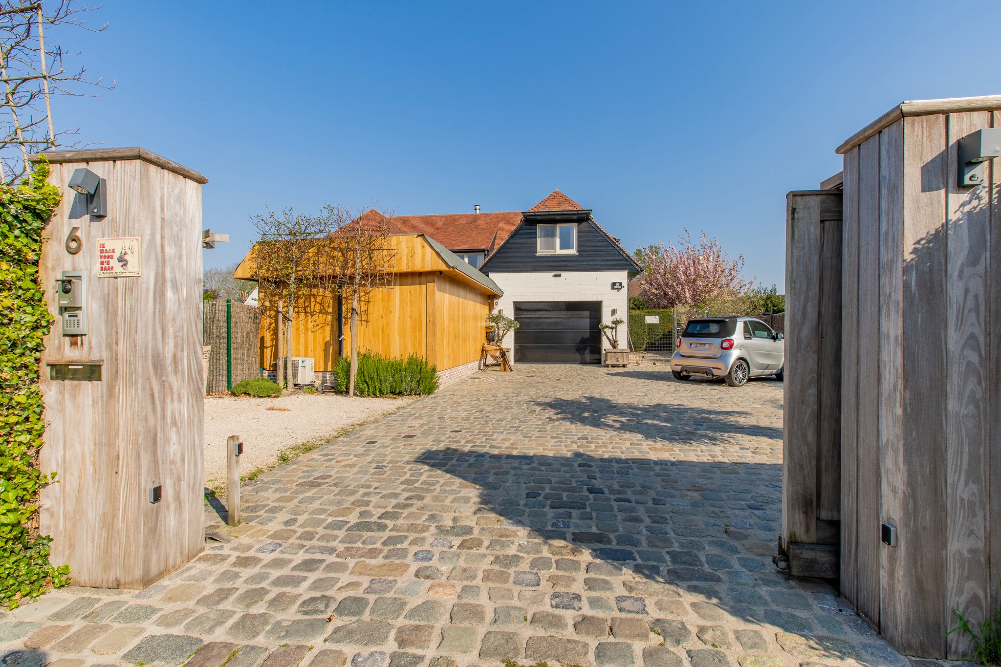 Ruime villa met tal van mogelijkheden in rustige, residenti&#235;le omgeving 