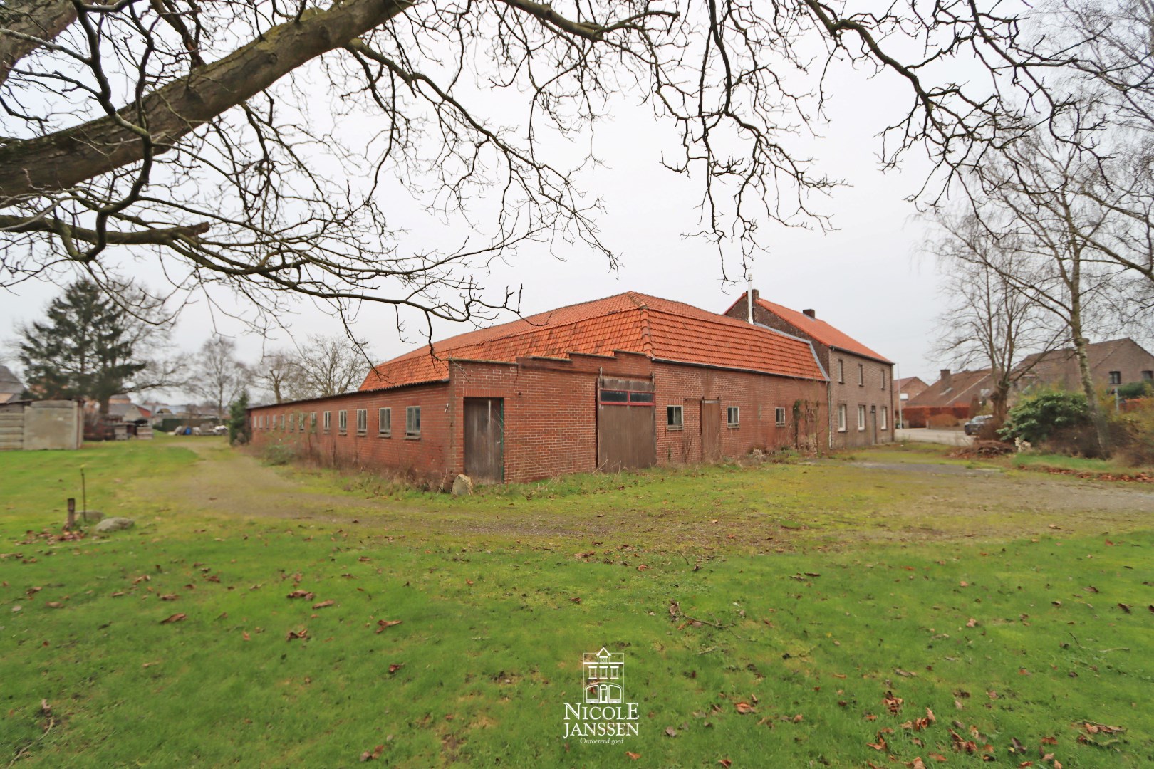 De hoeve straalt charme en potentieel uit 