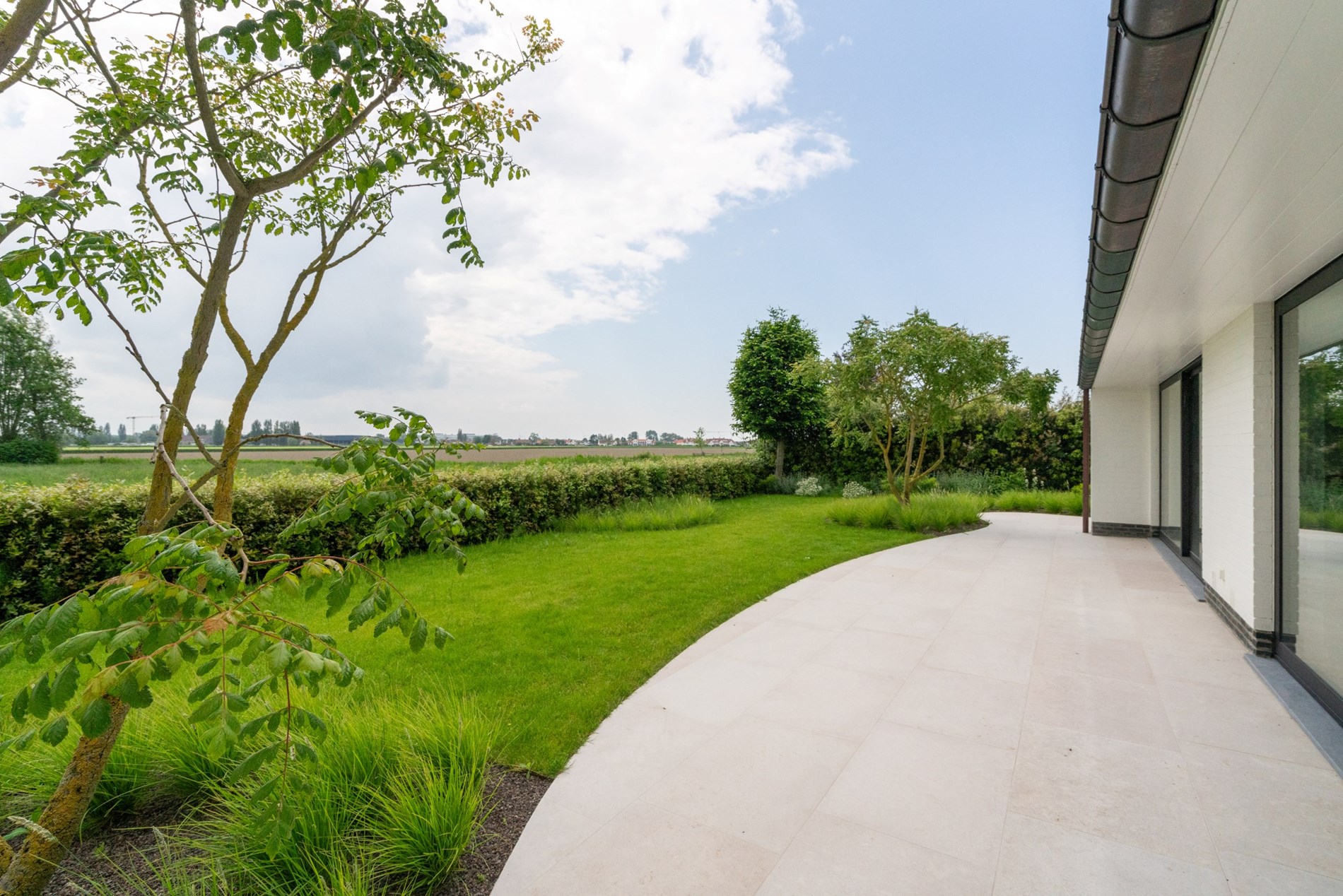 Magnifique villa individuelle r&#233;nov&#233;e avec piscine et une VUE D&#201;GAG&#201;E sur les polders. 