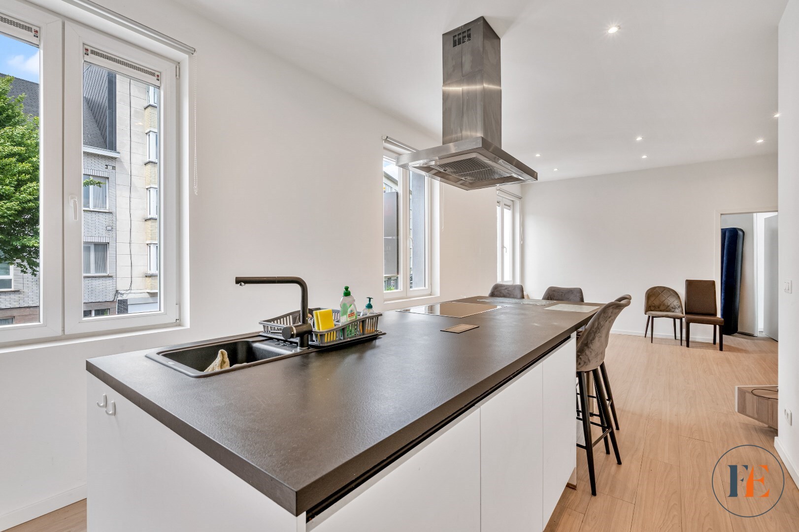 Volledig gerenoveerd appartement. 