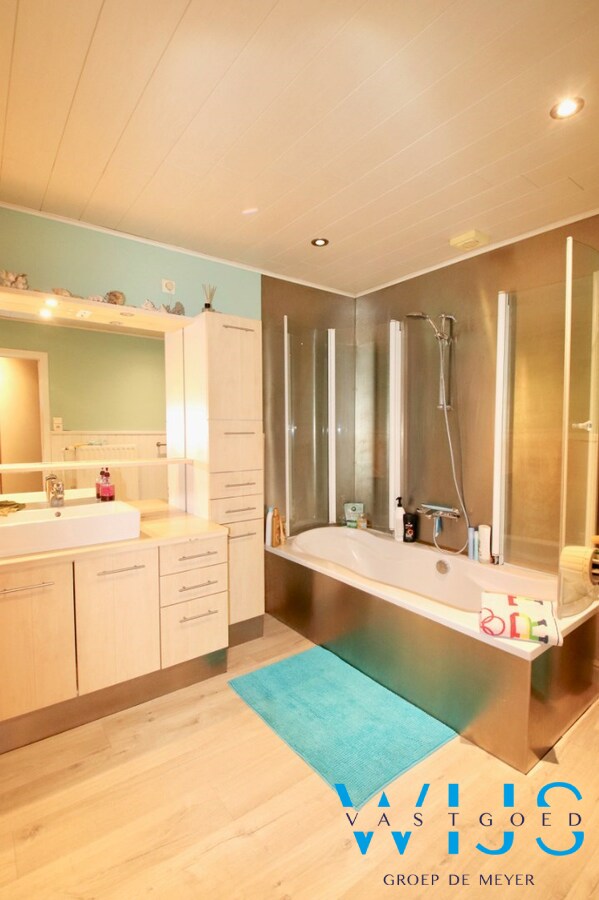 Woonhuis met 6 slaapkamers op TOPlocatie te EVERGEM ! 