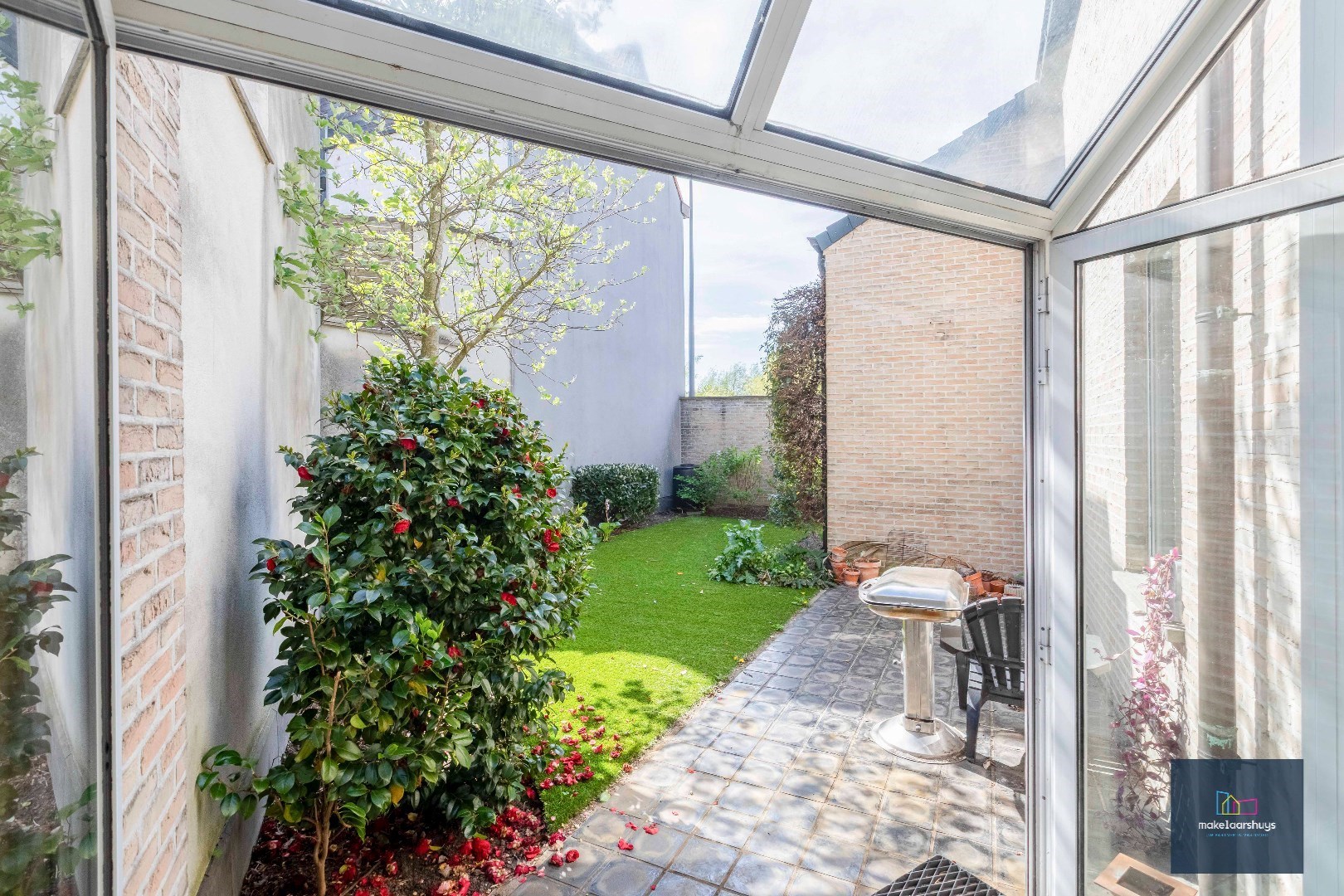 Ruime woning met tuin en dubbele garage in Gent 