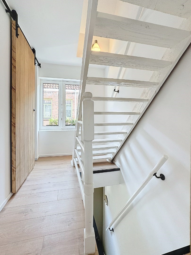 Volledig gerenoveerde woning met 2 grote slaapkamers en mooie tuin 