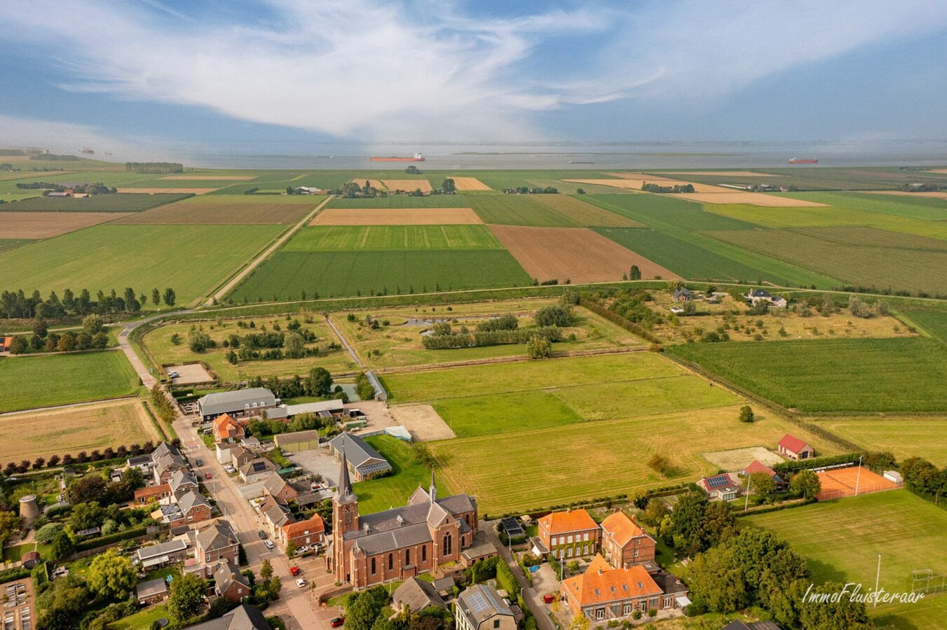 Karaktervolle eigendom met tal van professionele mogelijkheden te Zeeuws-Vlaanderen 