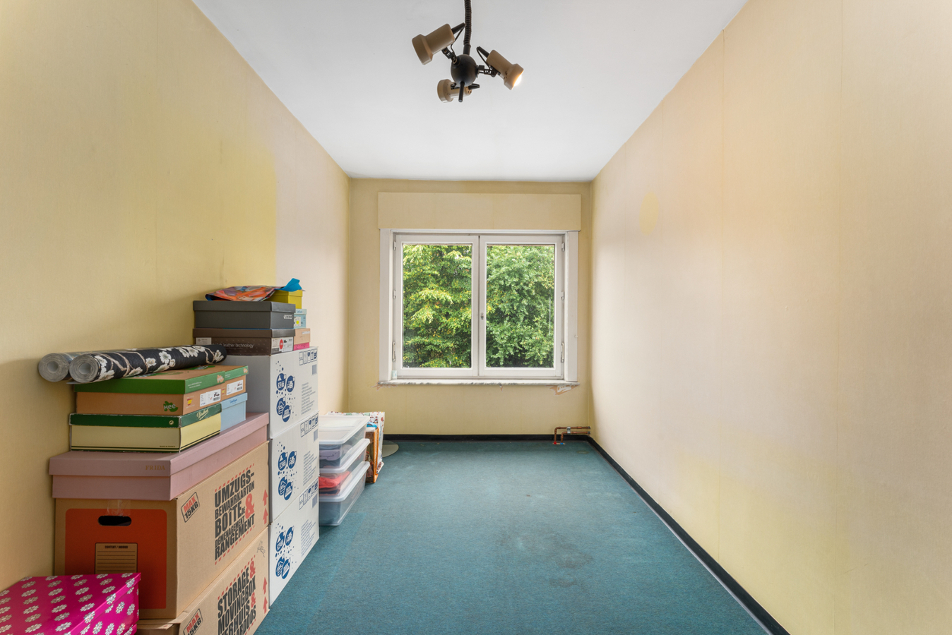 Half-open bebouwing met 4 slaapkamers en garage te centrum Ledegem 