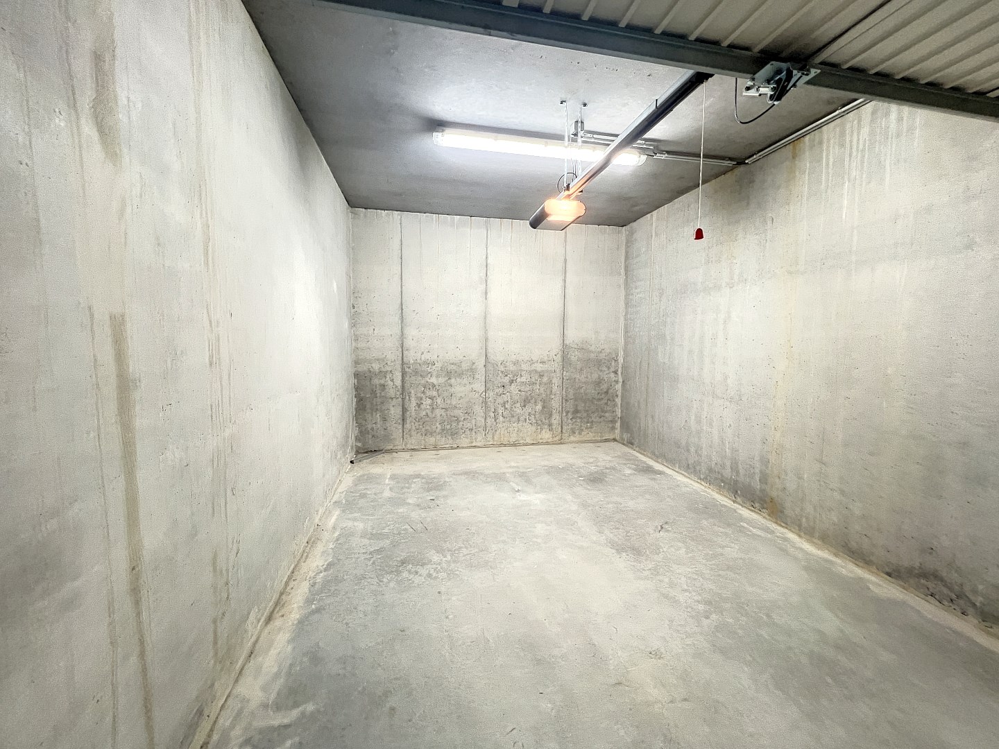 Box de garage spacieux dans complexe de parking souterrain 