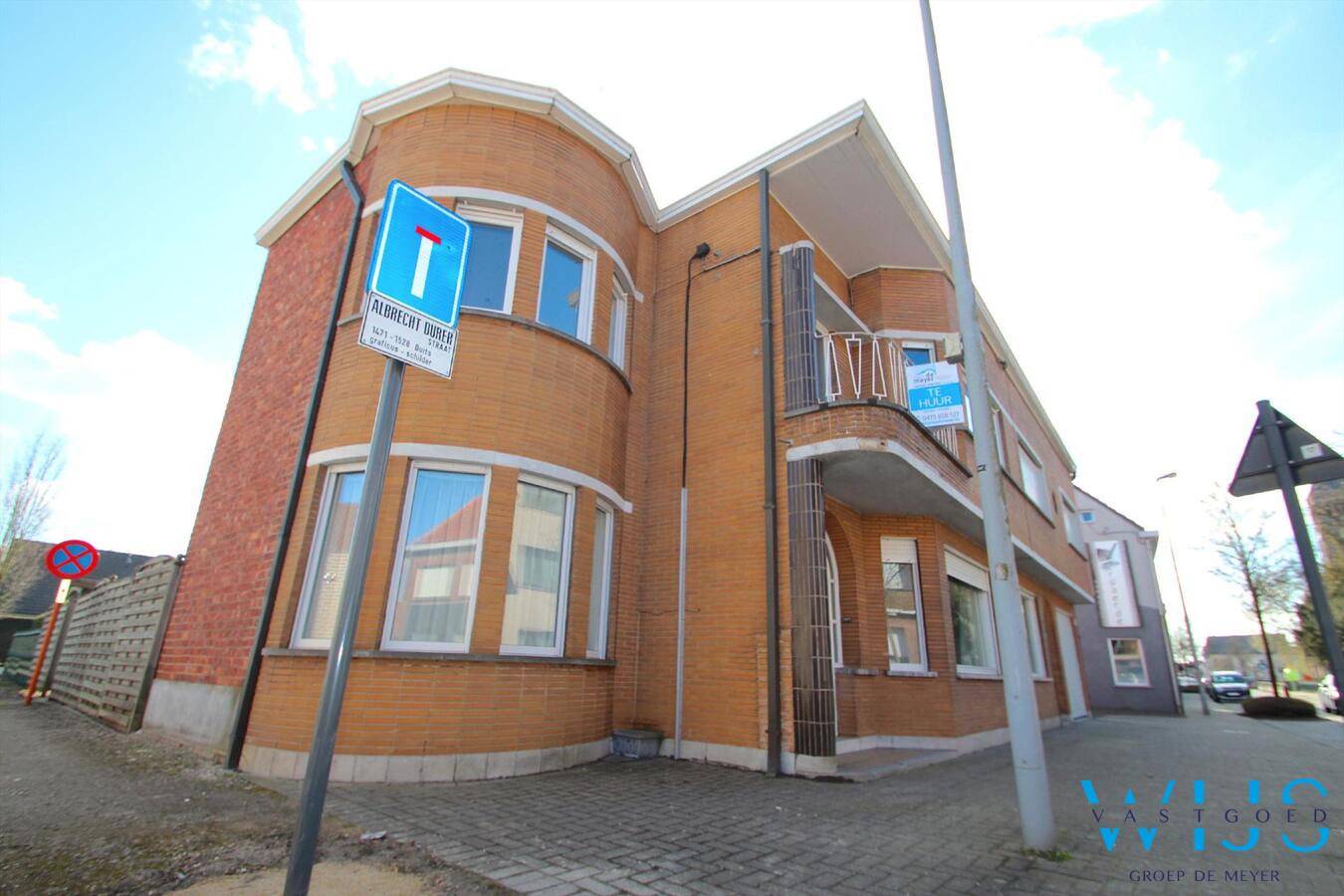 Zeer centraal gelegen en ruime woning met garage te Ertvelde ! 