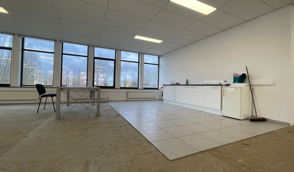 Gerenoveerde kantoren te huur vlakbij afrit E17 in Burcht