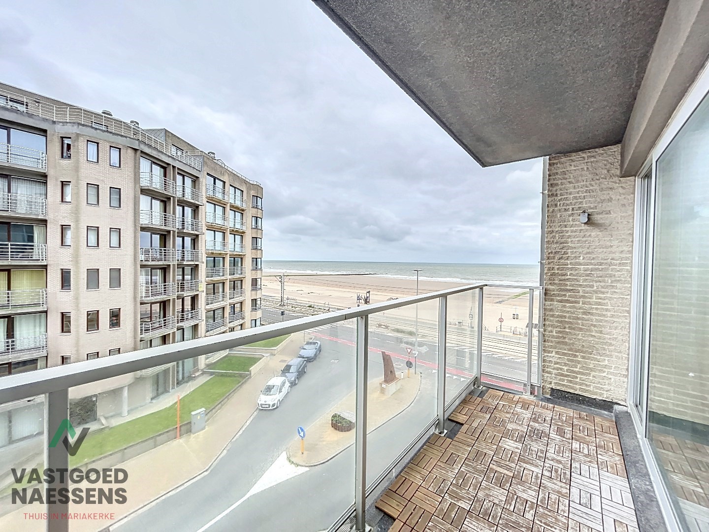 Appartement pr&#234;t &#224; emm&#233;nager avec 2 chambres et vue lat&#233;rale sur la mer. 