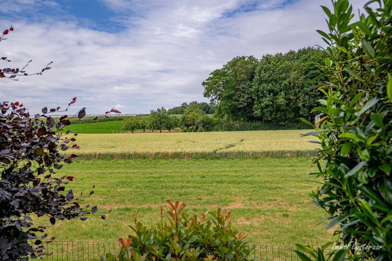 Maison situ&#233;e &#224; la campagne avec d&#233;pendances sur environ 4 hectares &#224; Bekkevoort (Brabant flamand) 