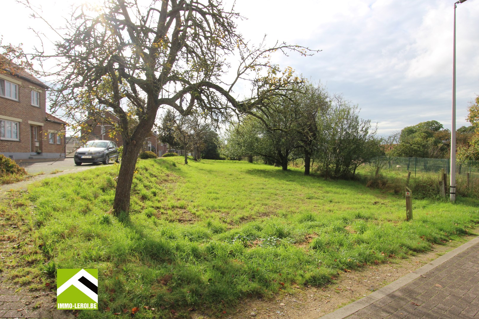 Projectgrond - Woning met diepe tuin, palend aan 3 straten 
