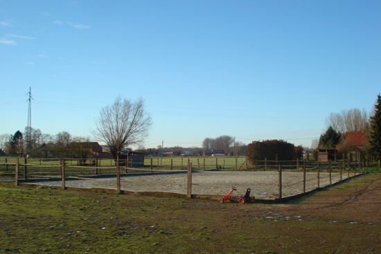 Hoeve met 10 stallen op 2,17 ha 