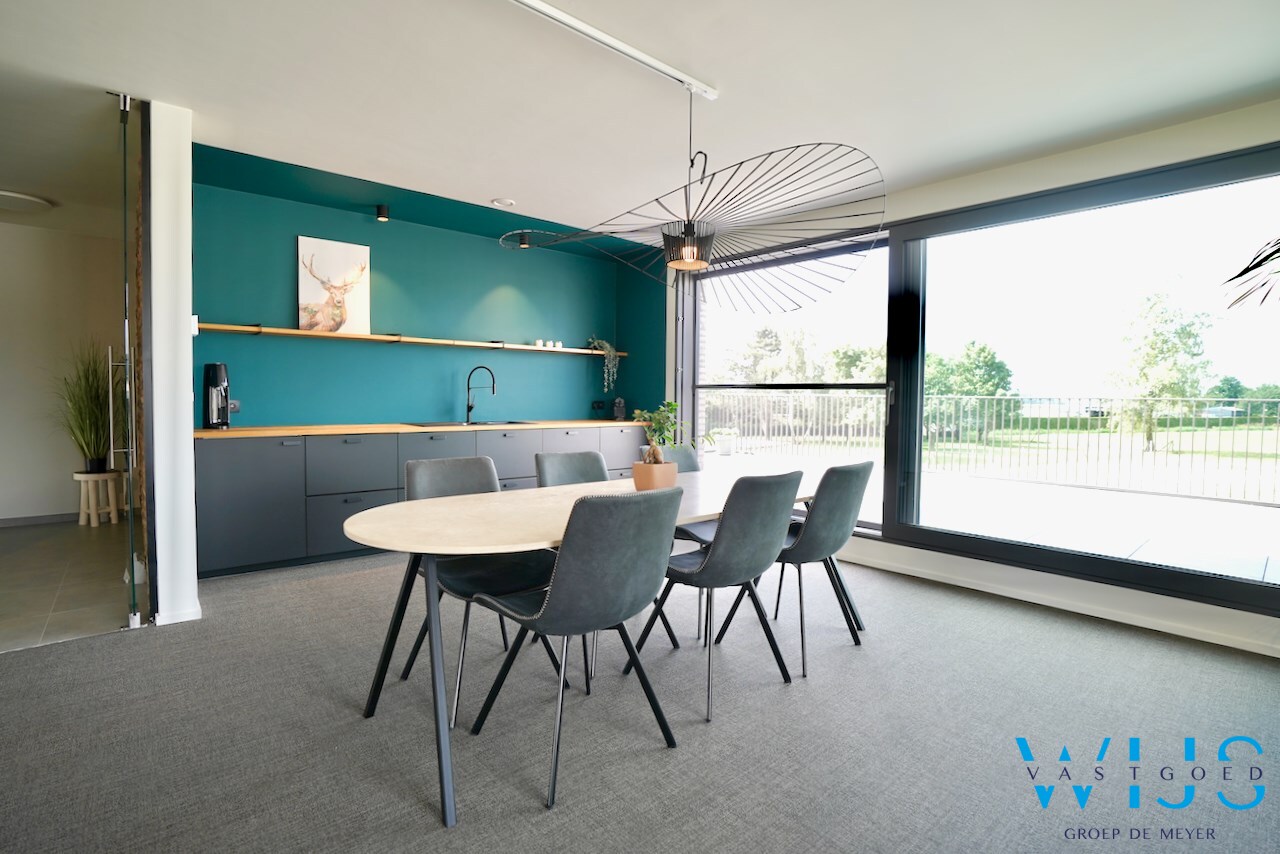 Zeer tof kantoor van 130m&#178; te Assenede ! 