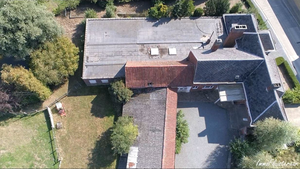 Striking property to renovate on approximately 3ha with outbuildings, football fields, meadows, pond and construction land for sale (Bavegem). 