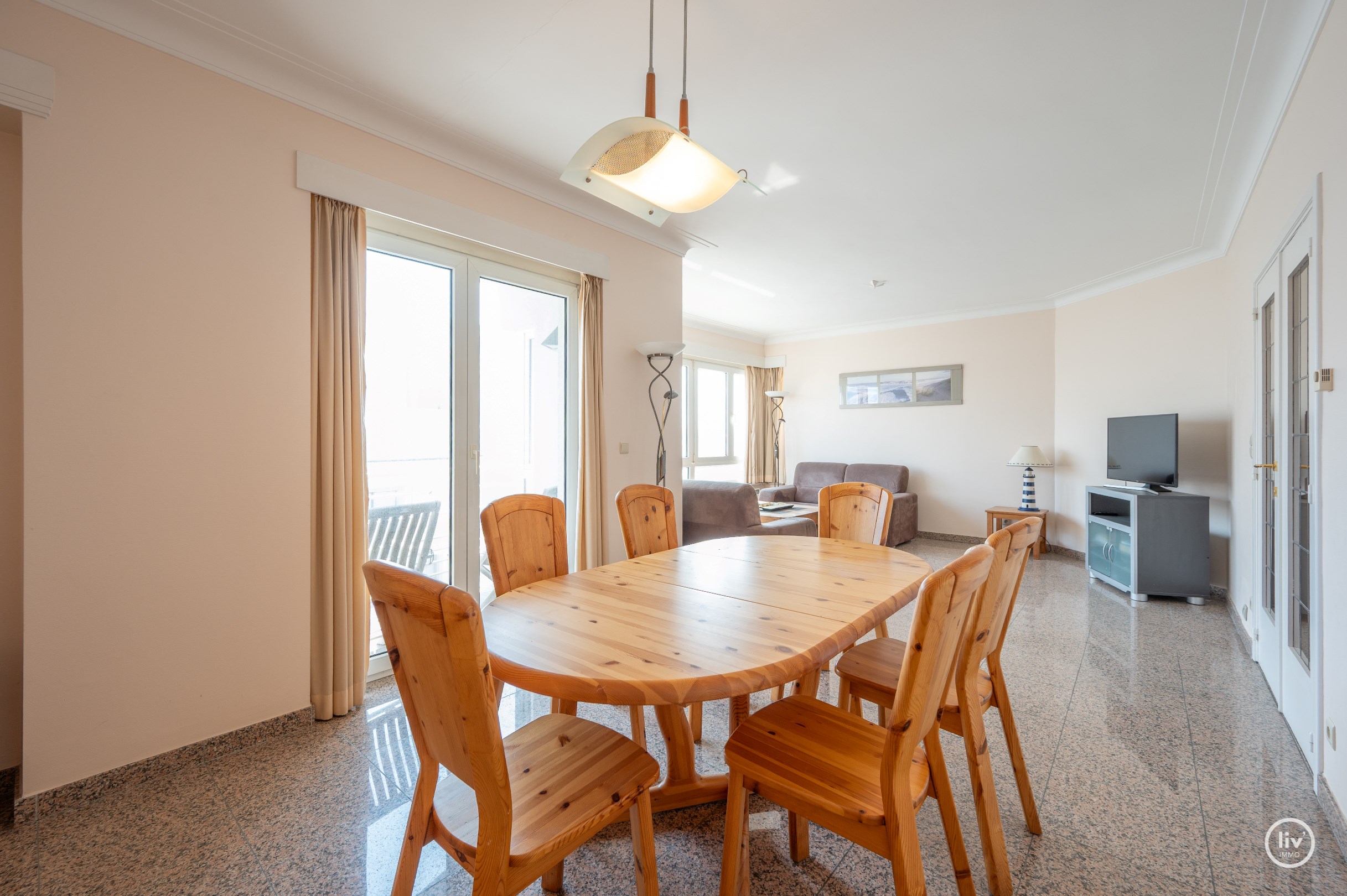 Ruim appartement met zijdelings zeezicht en uitzicht op het Casino 