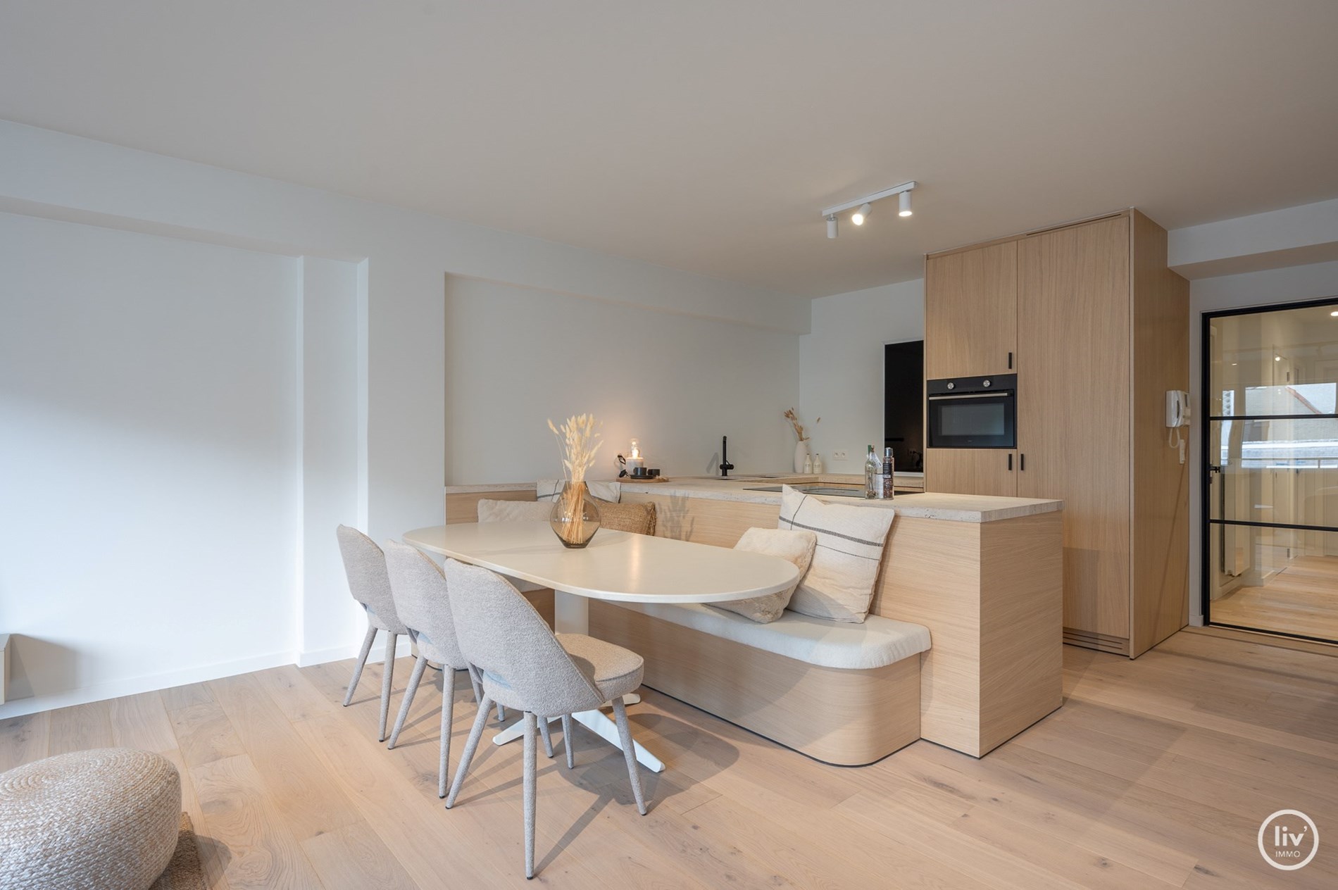 Appartement enti&#232;rement r&#233;nov&#233; situ&#233; sur l&#39;avenue Lippens &#224; Knokke. 