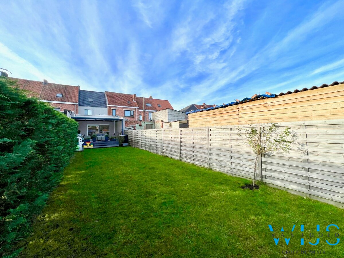 Gerenoveerde gezinswoning met prachtige tuin te Eeklo ! 