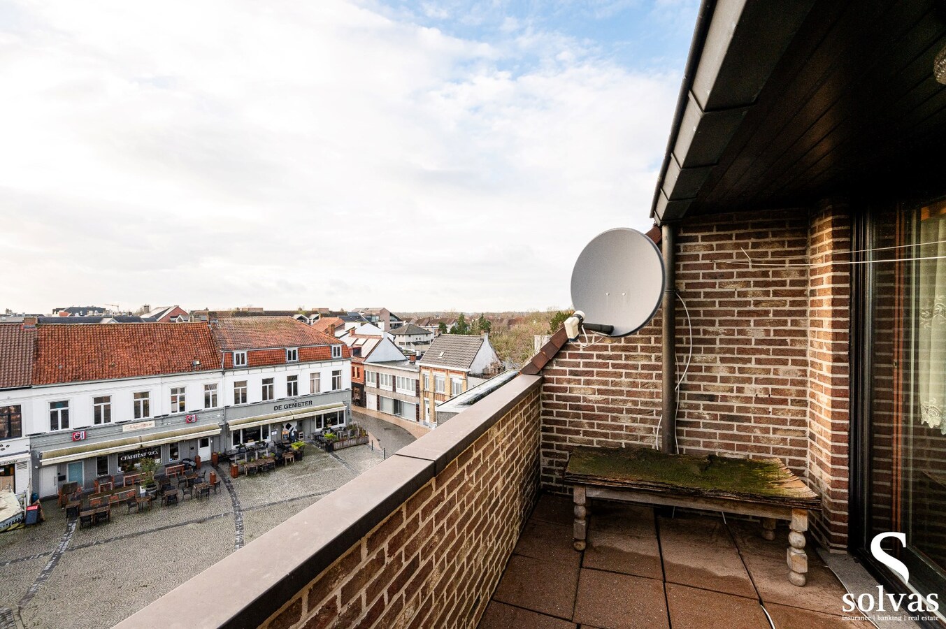 Gezellig twee slaapkamer appartement m&#233;t garage op toplocatie te centrum Aalter 