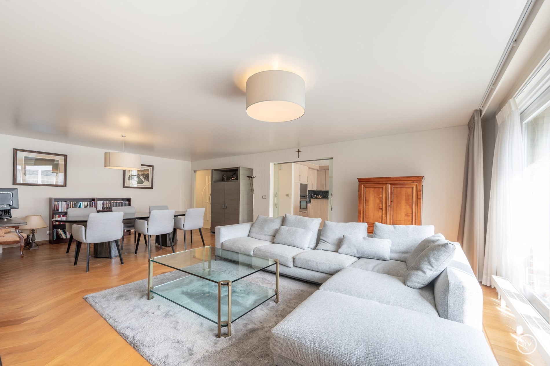 Bel appartement spacieux dans une rue calme de la Lippenslaan (avec possibilit&#233; d&#39;acheter un garage int&#233;rieur). 