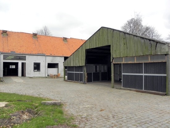 Hoeve met stallingen op 8.186 m&#178; te Wuustwezel 