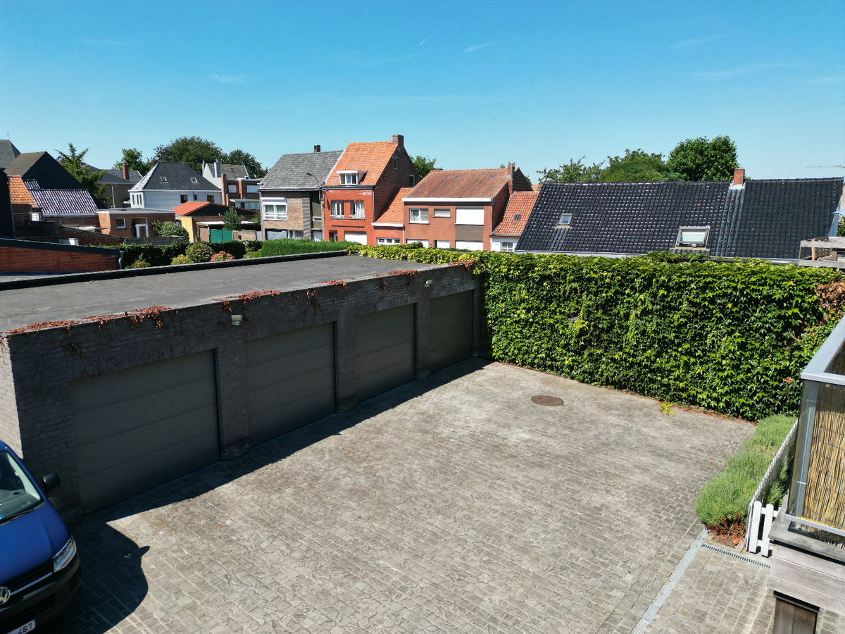 Centraal gelegen garagebox in het centrum van Aartrijke 