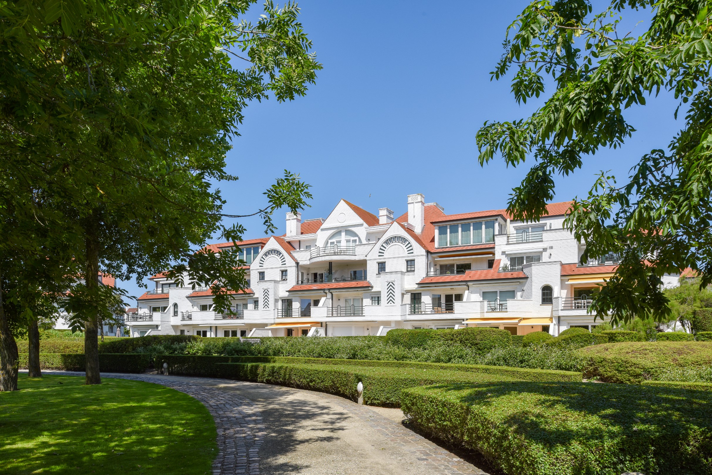 Prachtig gerenoveerd appartement op een topligging in het zoute vlakbij het strand en de zee. 